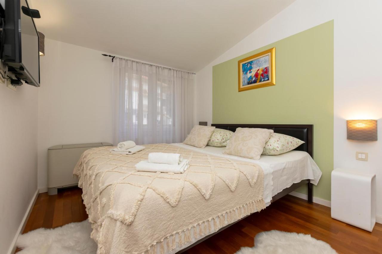 Apartments Villa White House Omiš Exteriér fotografie