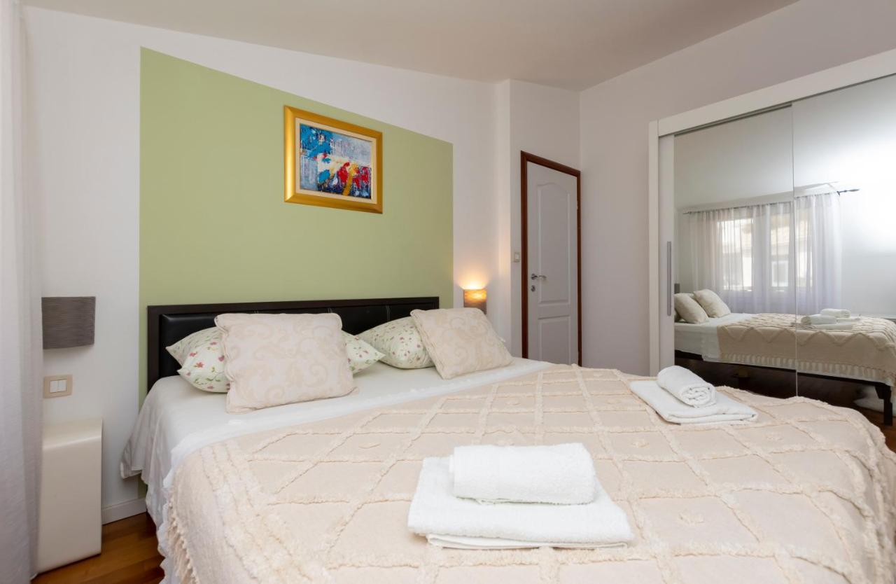 Apartments Villa White House Omiš Exteriér fotografie