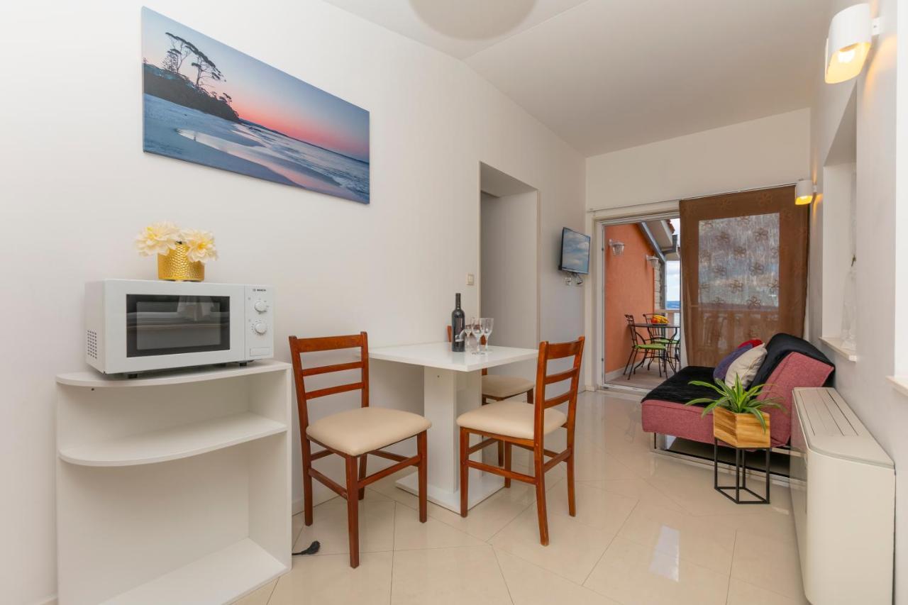 Apartments Villa White House Omiš Exteriér fotografie