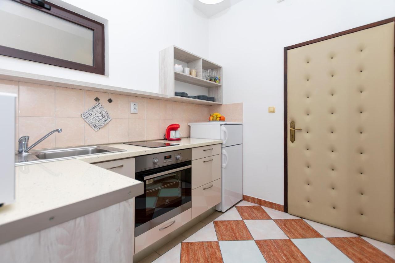 Apartments Villa White House Omiš Exteriér fotografie
