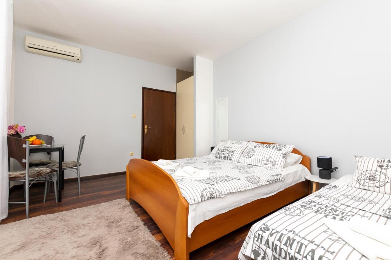 Apartments Villa White House Omiš Exteriér fotografie