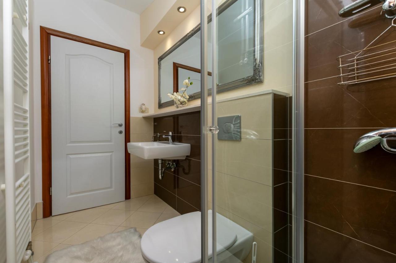 Apartments Villa White House Omiš Exteriér fotografie