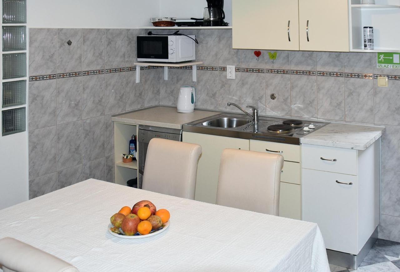 Apartments Villa White House Omiš Exteriér fotografie