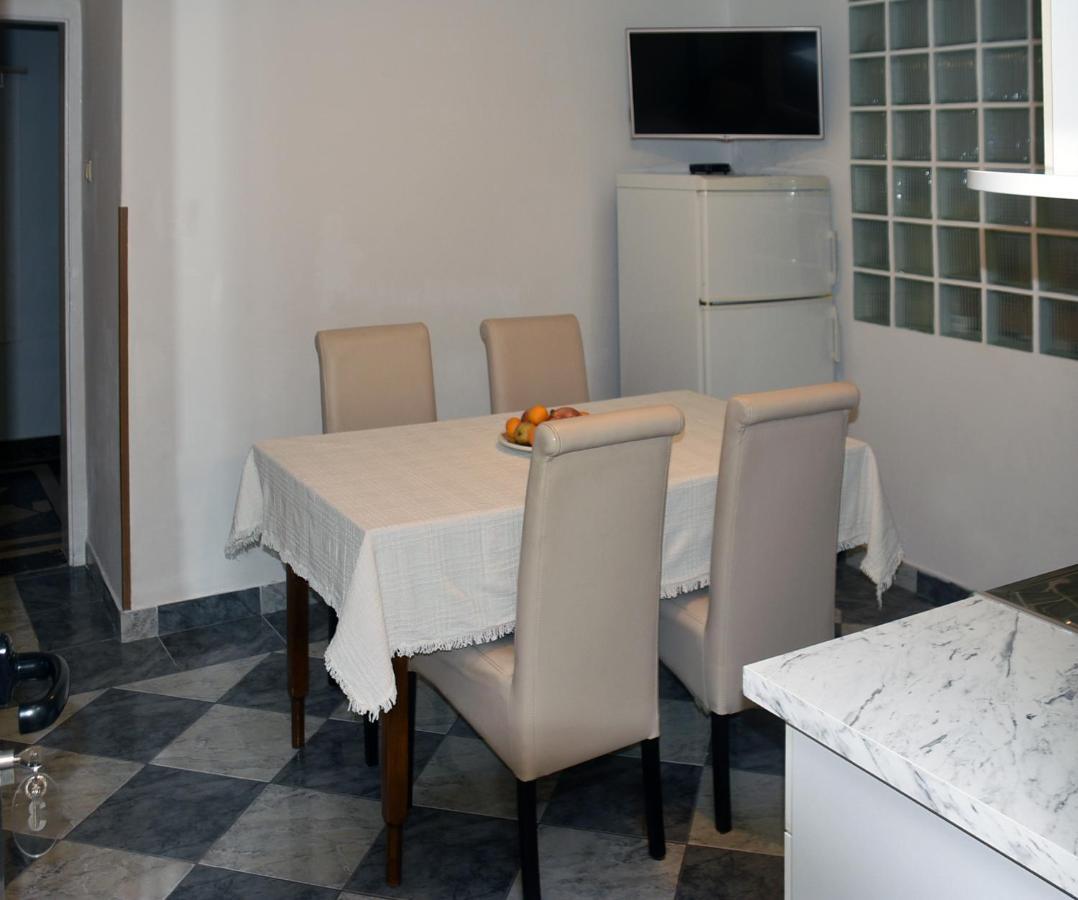 Apartments Villa White House Omiš Exteriér fotografie