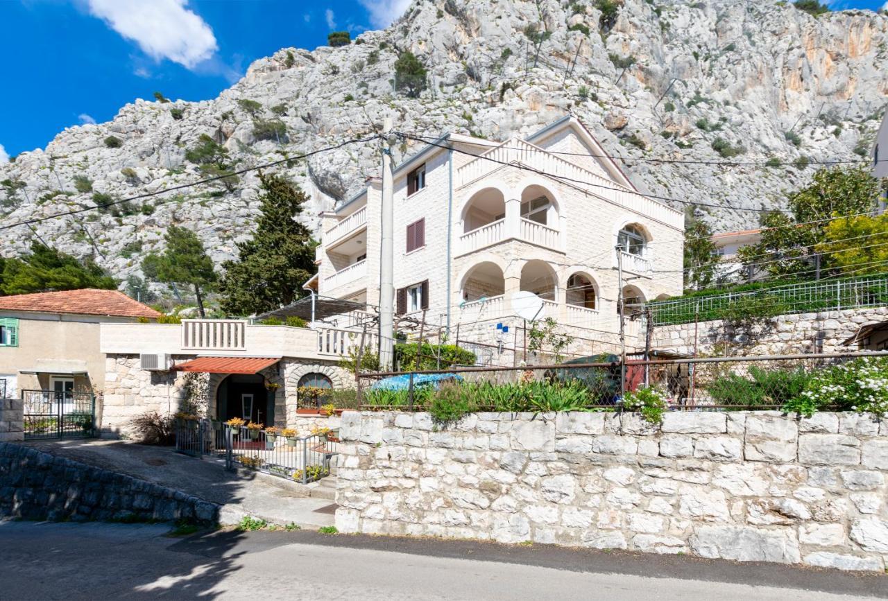 Apartments Villa White House Omiš Exteriér fotografie