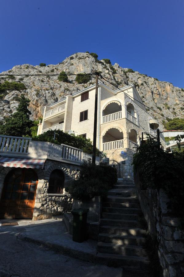 Apartments Villa White House Omiš Exteriér fotografie